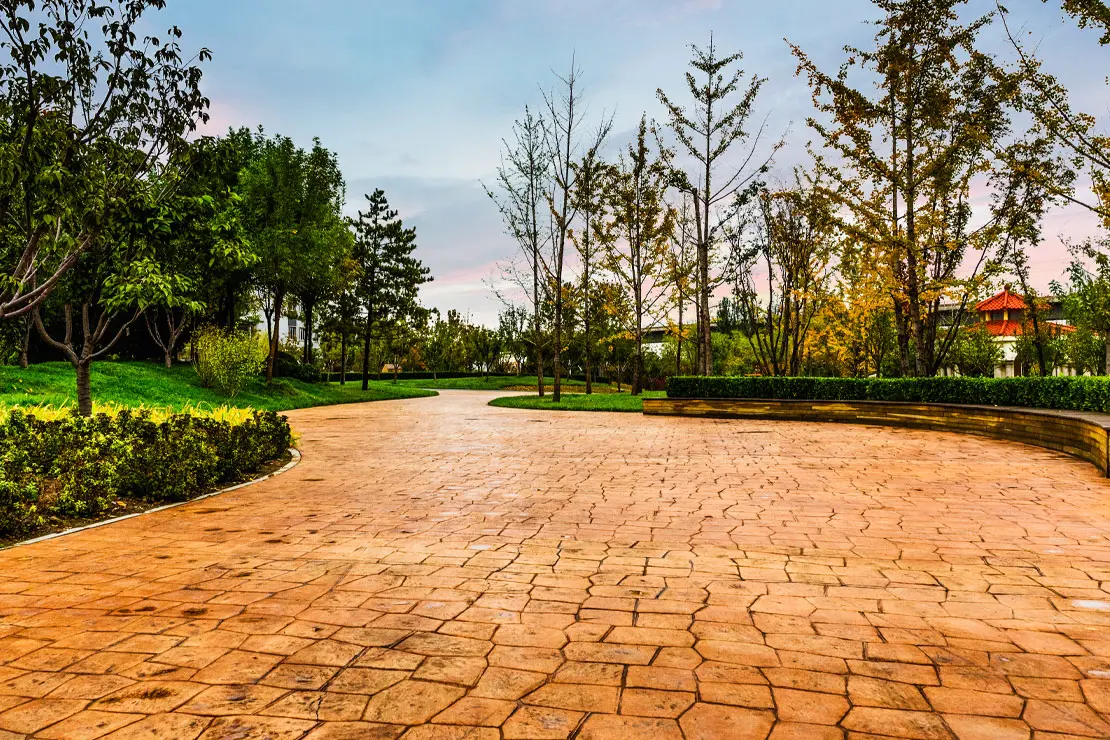 Parc avec sol en béton imprimé